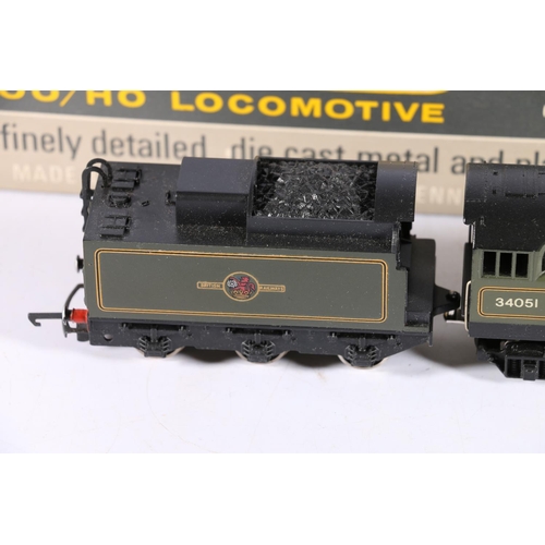 95 - Wrenn Railways OO gauge model railway W2265 4-6-2 tender locomotive 34051 BR green, boxed, (1)