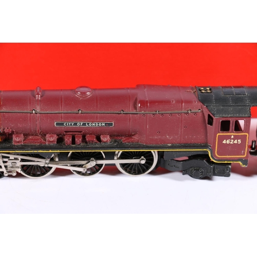 98 - Wrenn Railways OO gauge model railway W2226 4-6-2 City of London tender locomotive 46245 BR maroon, ... 