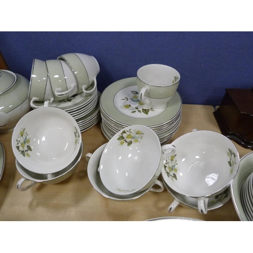 13 - Green and floral pattern dinner service.