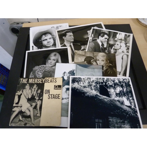 281 - Folder containing vintage celebrity prints including Sid James, Yvette Mimieux, Terry-Thomas etc.