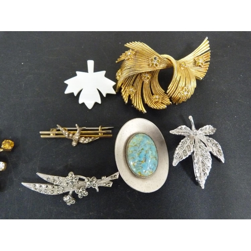 304 - Collection of vintage brooches to include a Victorian 9ct seed pearl swallow brooch.