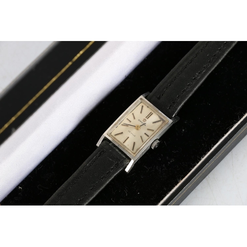 191 - A ladies Omega De Ville wristwatch (Cal 485), with stainless steel case. The silvered dial having ap... 