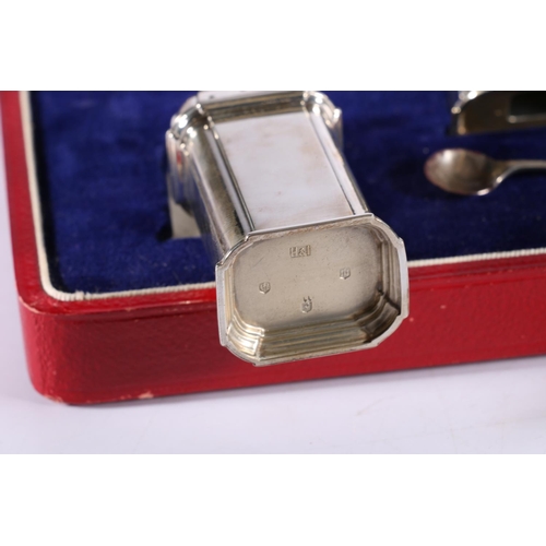 67 - George VI silver six piece cruet set by Hamilton and Inches, Edinburgh 1937 227g gross in fitted cas... 
