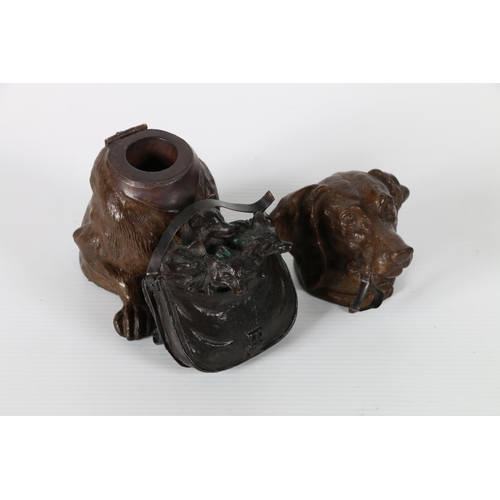 46 - Cast bronze inkwell in the form of a dog, manner of Bergman, 12cm tall.