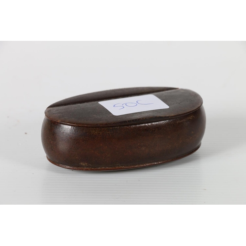 50C - Georgian treen snuff box, 9cm wide.