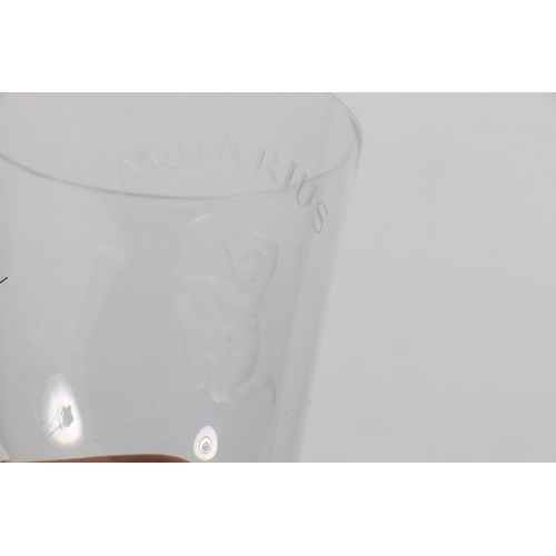88 - Glass rummer with etched Aquarius figure, 15cm.