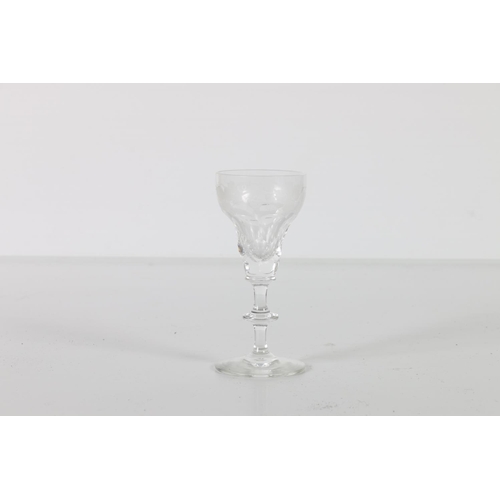 90 - Antique style firing glass dram glass, 11cm.