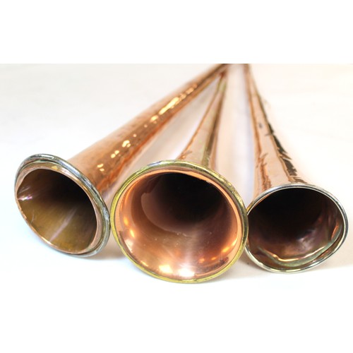 282 - Three copper coach horns, with brass and white metal mounts, 122cm, 101cm and 98cm.  (3).