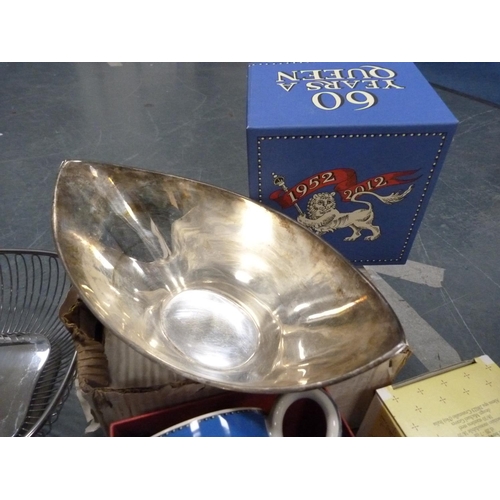 205 - Box containing modern decorative items including EP bowl and spoon, boxed mugs, boxed Alessi items e... 