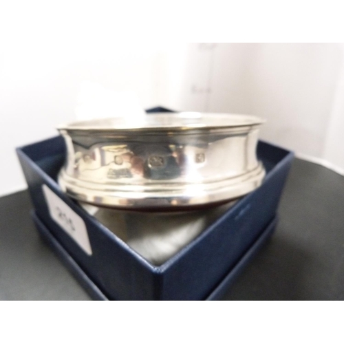 215 - Silver and wood-lined wine slide, stamped '925', boxed.