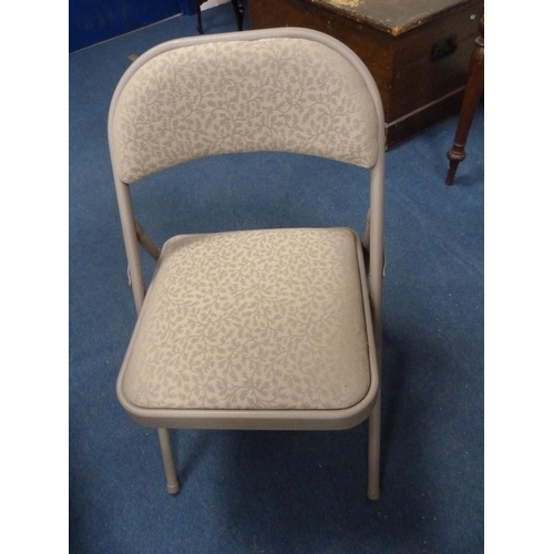 375 - Retro Samsonite padded folding card table and 6 folding chairs.