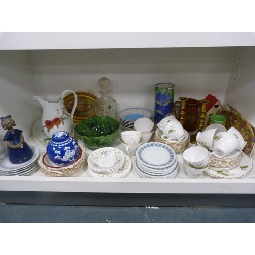 77 - Royal Worcester Evesham pattern vegetable dish, small Chinese prunus decorated ginger jar and cover,... 