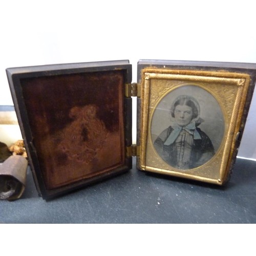 226 - Box containing Bakelite-style hair tidy, daguerreotype, 19th century snuff box, table lighter, spoon... 