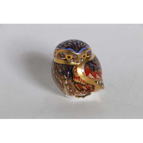 29 - Royal Crown Derby porcelain paperweight in the form of an owl, 8cm tall.