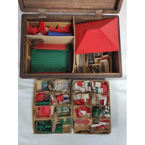 39 - Vintage 1950s Bakyo building set in wooden case not guaranteed complete.