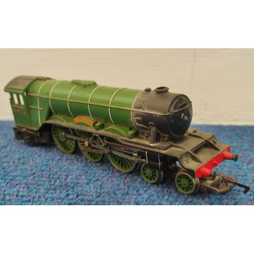 6 - Collection of 00 gauge engines and carriages comprising of  Hornby, Tri-ang & Lima to inclu... 