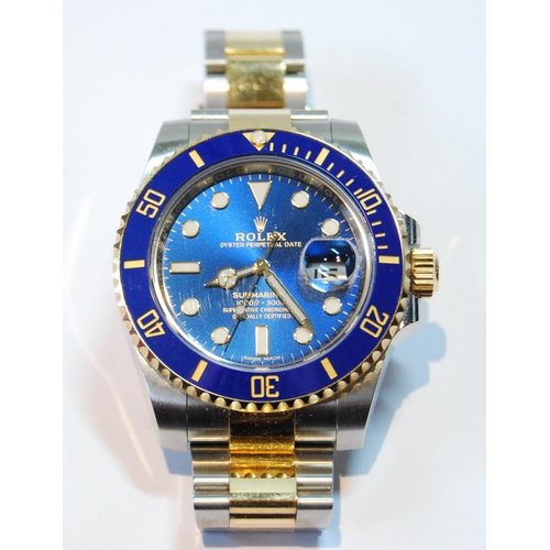 125 - Gent's Rolex Oyster Perpetual Date Submariner wristwatch, with blue dial and bezel, stainless steel ... 