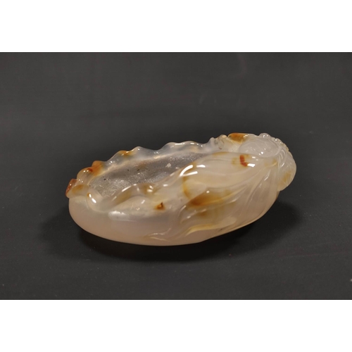 190 - Chinese agate brush washer in the form of a crenulated shell with goldfish to the side, 10.5cm long.