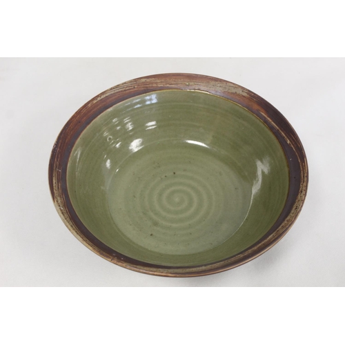 319 - Harry and May Davis Crowan Cornish studio pottery circular bowl with wax resist, brown and celadon g... 