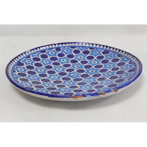 327 - Iznik pottery circular plate with flowerhead star lattice decoration in turquoise and royal blue, 32... 