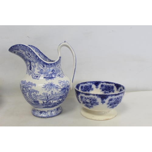 340 - Eight pieces of early 19th century blue and white transfer pattern pottery, including 