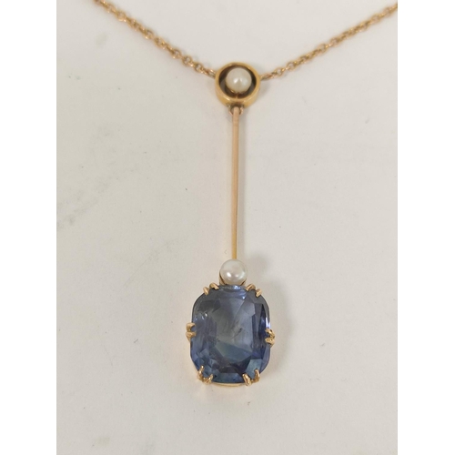 106 - Edwardian pendant with almost rectangular sapphire, approx. 11mm x 9mm with two pearls, a knife edge... 