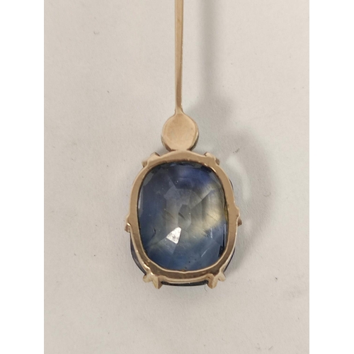 106 - Edwardian pendant with almost rectangular sapphire, approx. 11mm x 9mm with two pearls, a knife edge... 