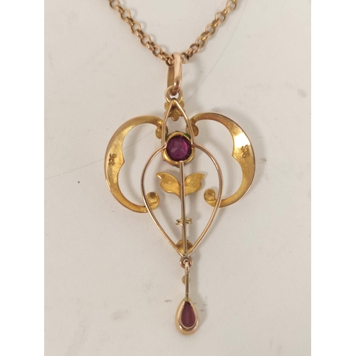 111 - Pearl and garnet pendant with necklet '9ct'. 4.4g.