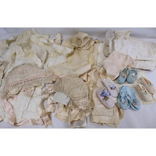 529 - Small quantity of antique baby's clothes including lace and embroidered gowns, two lace bonnets, bib... 