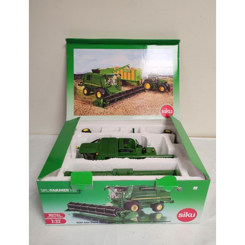 70 - Siku Farmer 4254 1:32 John Deere T670i combine harvester set with trailer and reaper (3) 