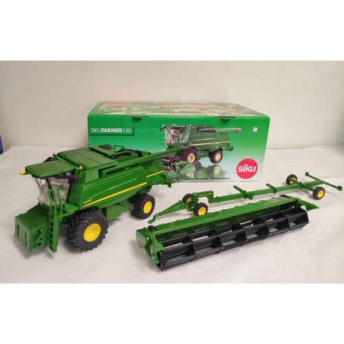 70 - Siku Farmer 4254 1:32 John Deere T670i combine harvester set with trailer and reaper (3) 