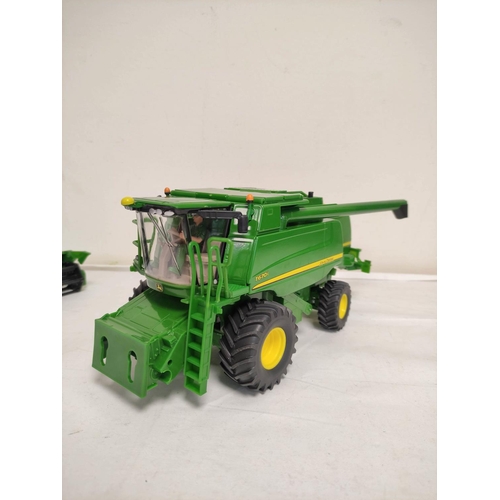 70 - Siku Farmer 4254 1:32 John Deere T670i combine harvester set with trailer and reaper (3) 