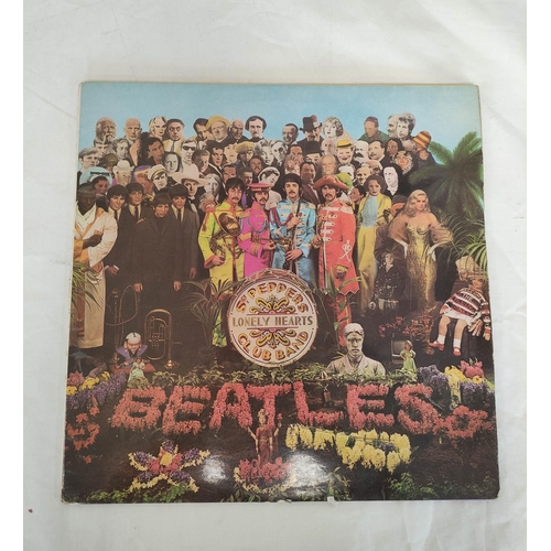 586 - Beatles records to include the Beatles Red & Blue albums, Beatles Ballads and a first UK pressin... 