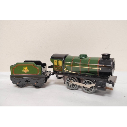 1 - Vintage clockwork diecast Hornby Gauge 0 No21 Passenger Set with green locomotive 60985.