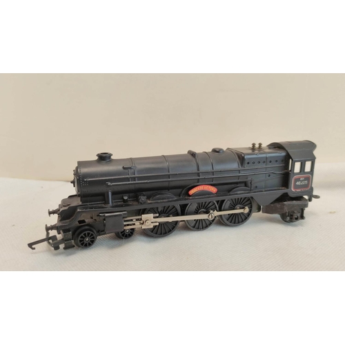 4 - Collection of vintage 00 gauge model railway engines and rolling stock mostly Tri-ang. To include th... 