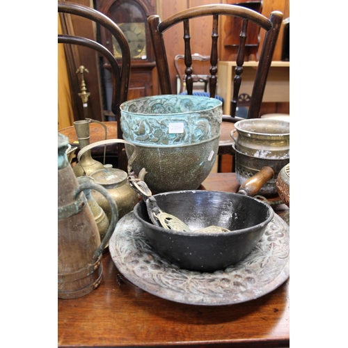 200h - Copper and brass ware to include jardinieres, planters, trays, dishes, vases, etc.