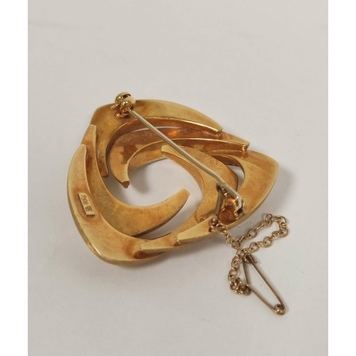 2 - Yellow and white gold brooch of trefoil form with polished and matted loops, 14g.