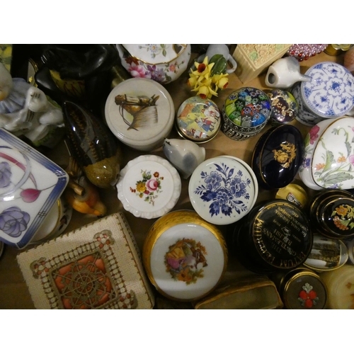160 - Large collection of trinket boxes.