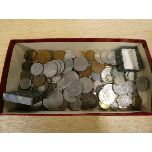 40 - Miscellaneous vintage coins, mainly British.