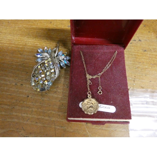 55 - Vintage brooch and 9ct gold pendant with chain.