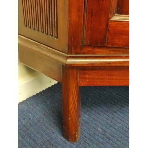 543 - 19th century mahogany corner cupboard with two panelled doors enclosing a shelved interior, on a fix... 