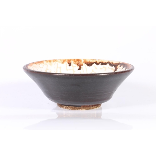 164 - Studio Pottery bowl, with white glazed interior, signed MHI to base, 15cm diameter.