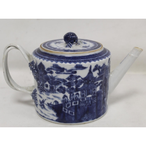 184 - 18th century Chinese blue and white porcelain teapot of reeded cylindrical form with entwined strap ... 