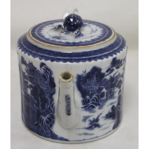 184 - 18th century Chinese blue and white porcelain teapot of reeded cylindrical form with entwined strap ... 