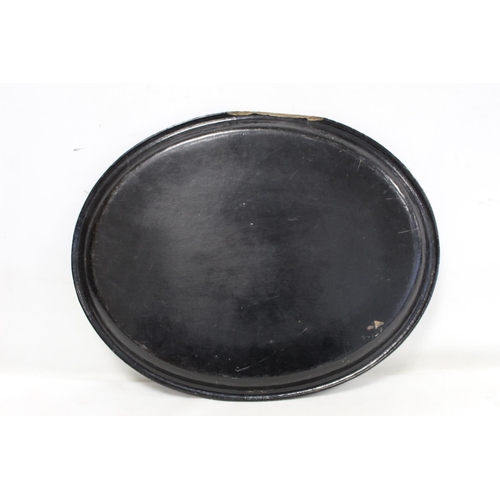 199 - Victorian papier mâché black lacquer oval tray with polychrome painted floral decoratio... 