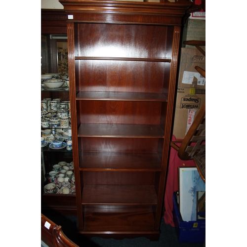 722 - Reproduction mahogany open fronted six shelf bookcase.