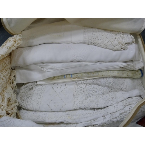 110 - Bag containing assorted linen and lace.