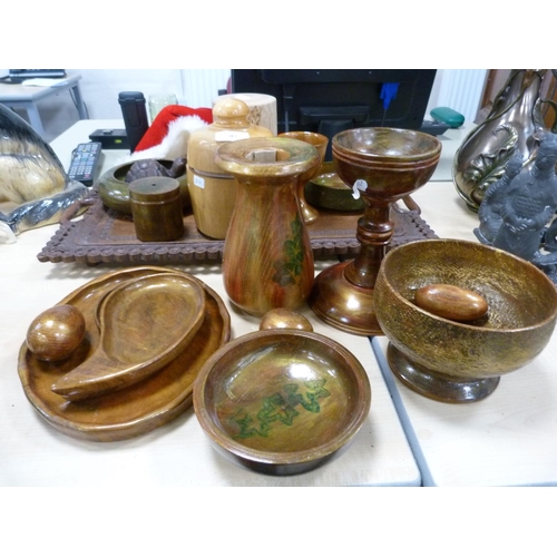 97 - Modern lacquer bowls and ornaments, trays, treen bowl with cover, Indian-style serving tray, figure ... 