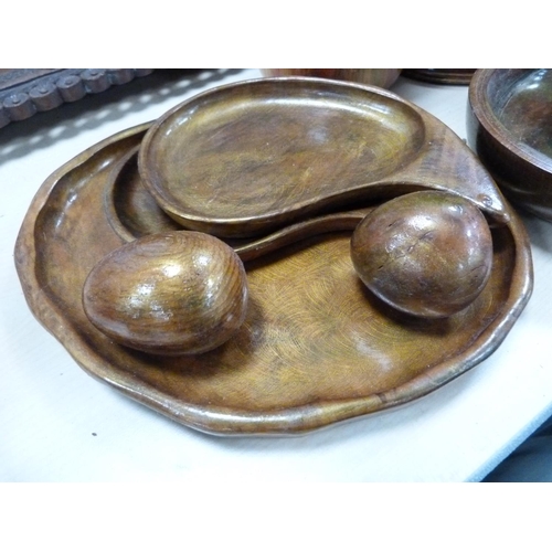 97 - Modern lacquer bowls and ornaments, trays, treen bowl with cover, Indian-style serving tray, figure ... 