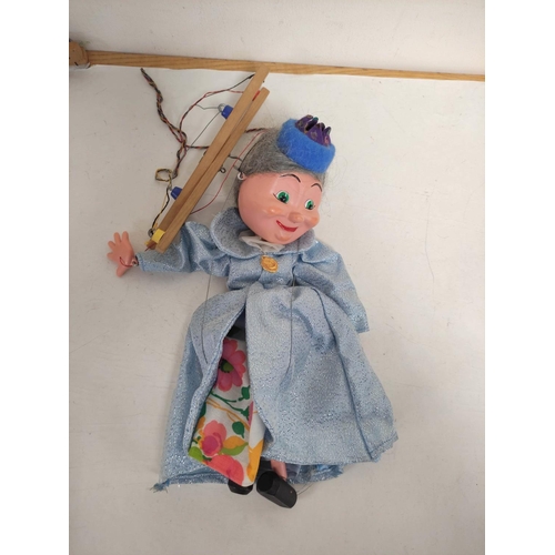 62 - Four unboxed vintage Pelham Puppets marionettes to include King & Queen, Witch etc. (4)